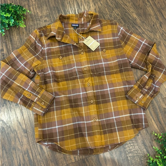 NWT 🍃 PATAGONIA Womens Fjord Plaid flannel Button-Up long sleeve Shirt - Medium - Picture 1 of 7